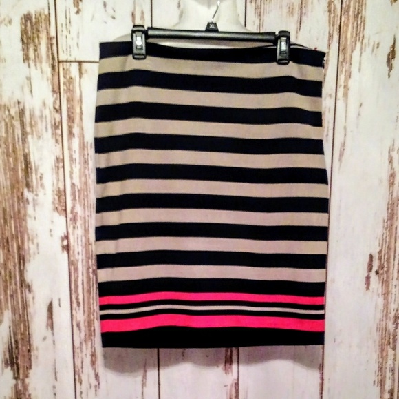 Elle Dresses & Skirts - ❤️3 for $20❤️Elle pencil skirt